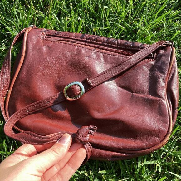 80s Burgundy Top Grain Leather Crossbody Bag with accent Piping - Picture 2 of 4